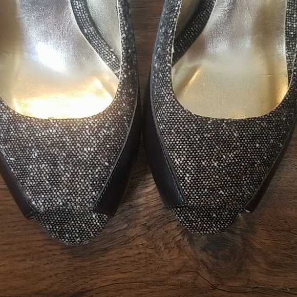 Banana Republic peep toe pumps leather & textile - Picture 6 of 7